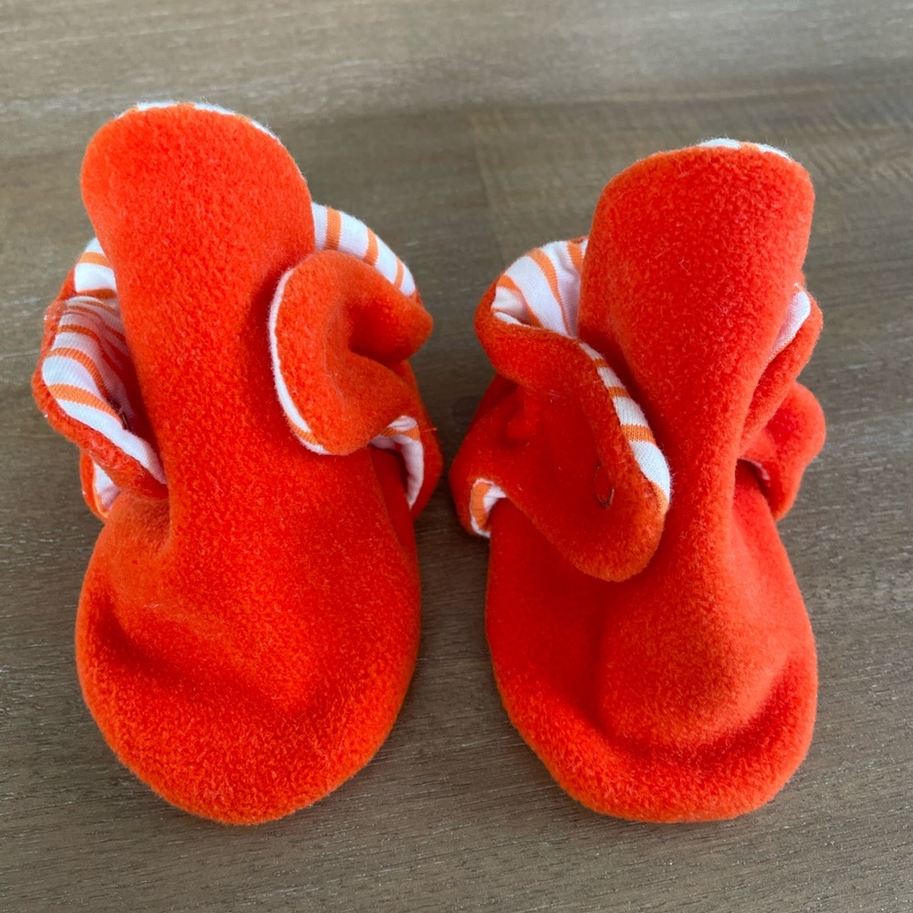 🎀  5 for $30 Infant Fleece Booties 0-6M in Orange - Picture 3 of 5